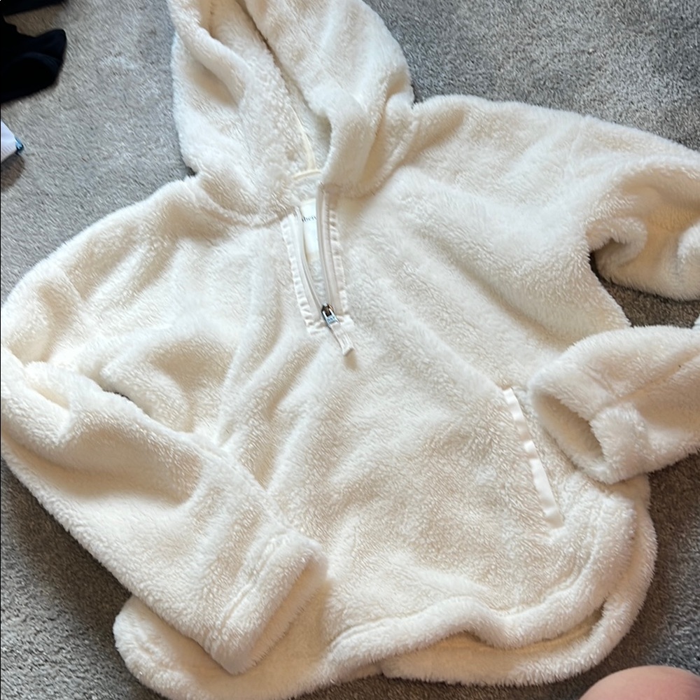 NWOT cream Abercrombie kids size 13/14 fleece hoodie